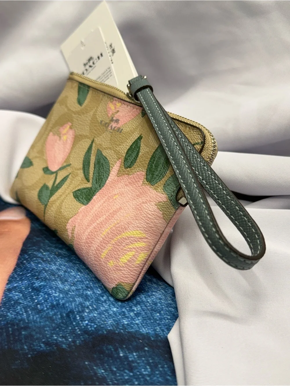 (new+tag) Coach wristlet small clutch signature monogram floral khaki blush